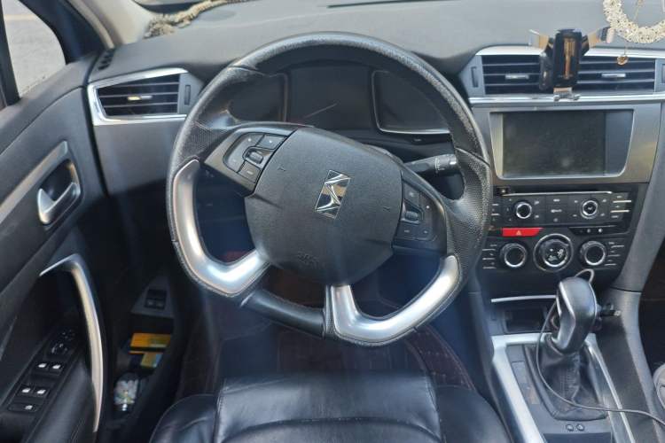 Used DS 6 2014 1.6T Luxury Edition THP160 Steering Wheel