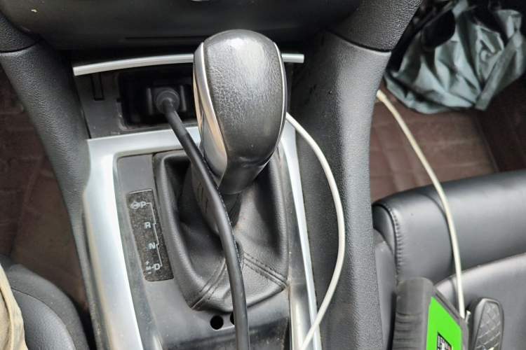 Used DS 6 2014 1.6T Luxury Edition THP160 Gear Lever