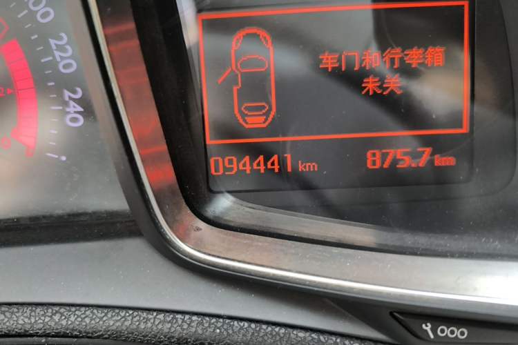 Used DS 6 2014 1.6T Luxury Edition THP160 Odometer Close Up