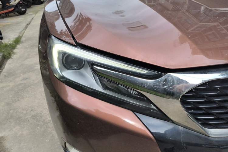 Used DS 6 2014 1.6T Luxury Edition THP160 Right Front Headlight