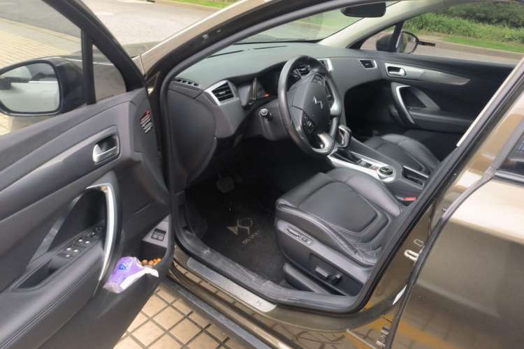 Used DS 6 2014 1.6T Luxury Edition THP160 Driver Seat