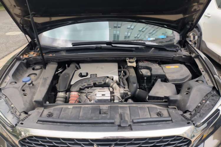 Used DS 6 2014 1.6T Luxury Edition THP160 Engine Bay