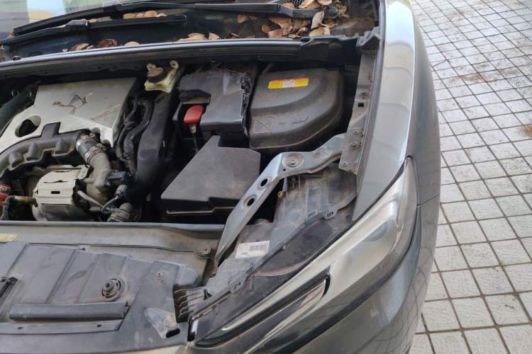 Used DS 6 2014 1.6T Elegant Version THP160 Engine Bay Left