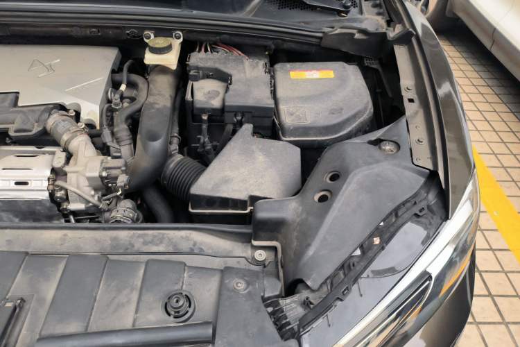 Used DS 6 2014 1.6T Luxury Edition THP160 Engine Bay Left