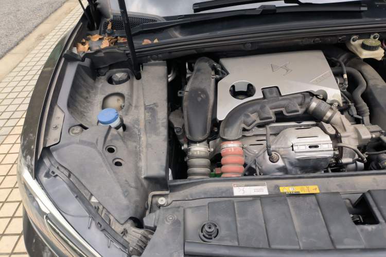 Used DS 6 2014 1.6T Luxury Edition THP160 Engine Bay Right