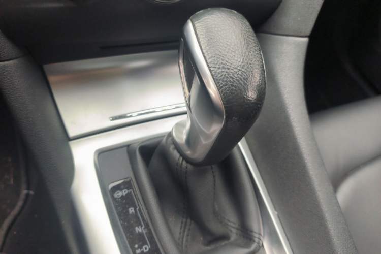 Used DS 6 2014 1.6T Luxury Edition THP160 Gear Lever