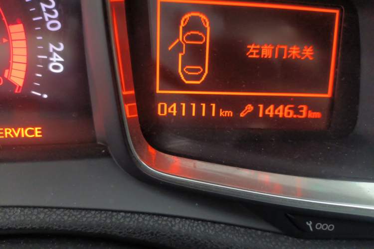 Used DS 6 2014 1.6T Luxury Edition THP160 Odometer Close Up