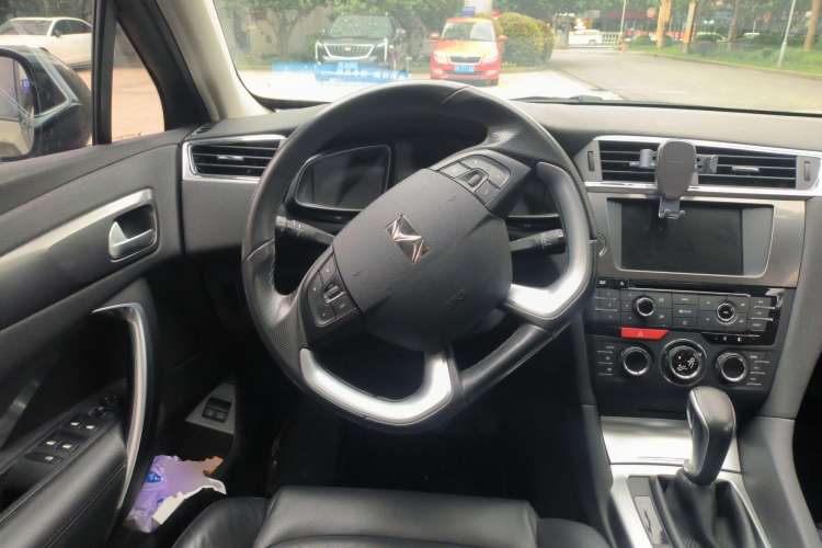 Used DS 6 2014 1.6T Luxury Edition THP160 Steering Wheel