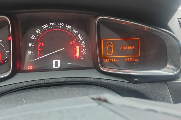 Used DS 6 2014 1.6T Elegant Version THP160 Odometer Close Up