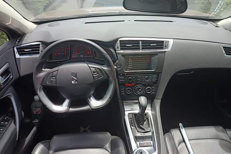 Used DS 6 2014 1.6T Luxury Edition THP160 Center Console