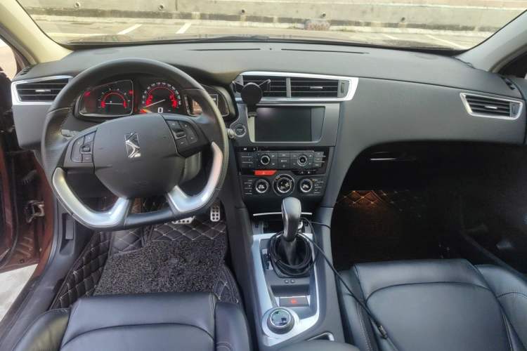 Used DS 6 2014 1.6T Luxury Edition THP160 Center Console