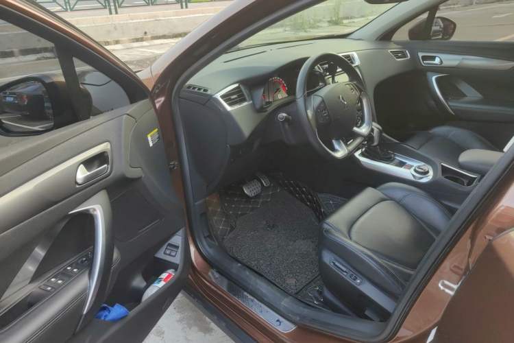 Used DS 6 2014 1.6T Luxury Edition THP160 Driver Seat