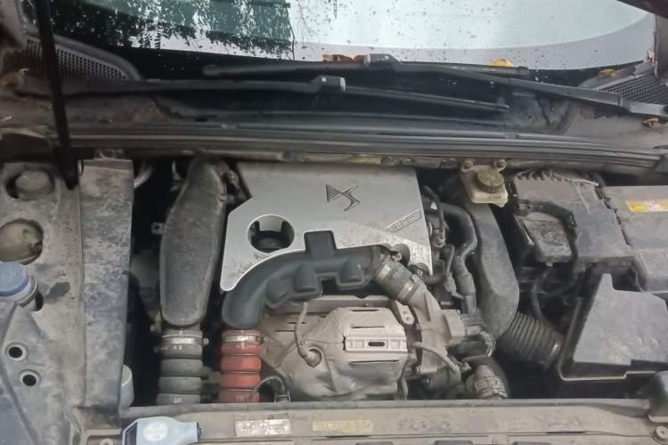 Used DS 6 2014 1.6T Elegant Version THP160 Engine Bay