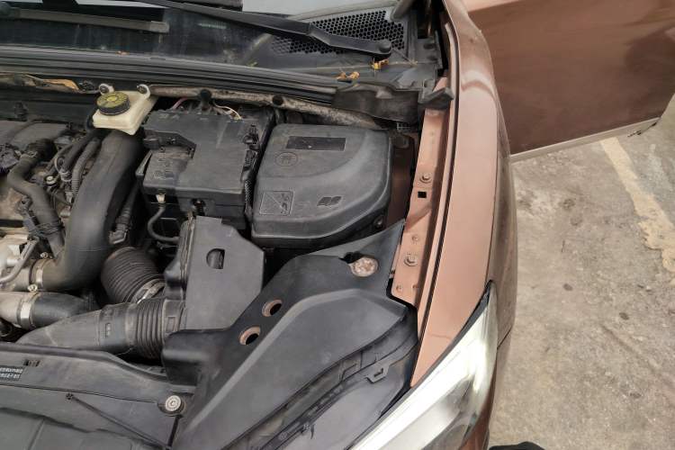 Used DS 6 2014 1.6T Luxury Edition THP200 Engine Bay Left