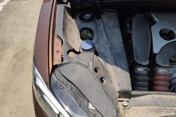 Used DS 6 2014 1.6T Luxury Edition THP160 Engine Bay Right
