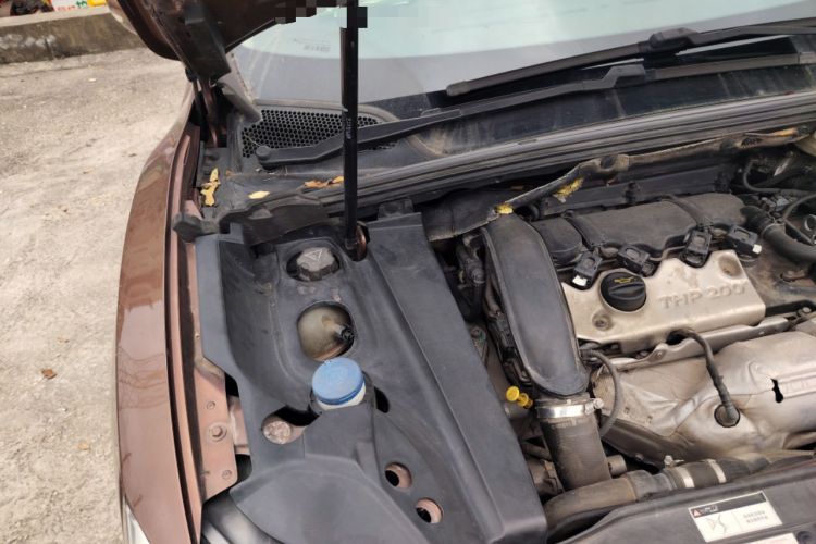 Used DS 6 2014 1.6T Luxury Edition THP200 Engine Bay Right