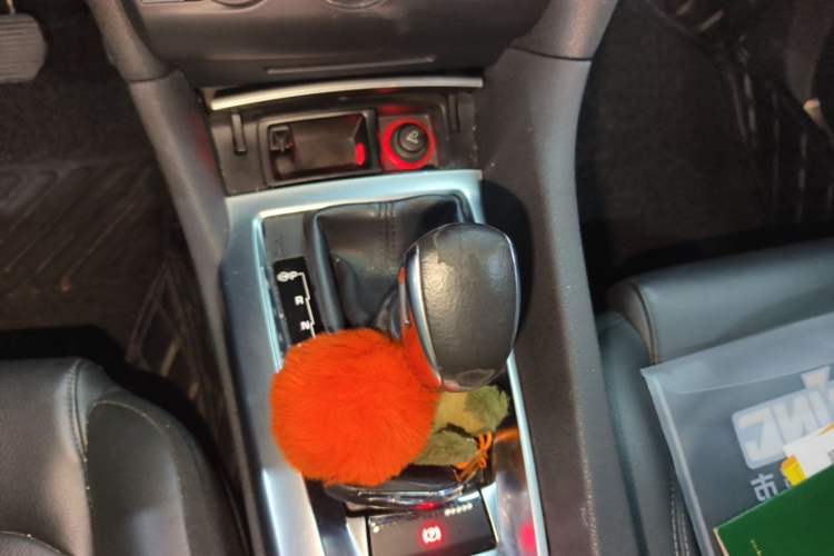 Used DS 6 2014 1.6T Luxury Edition THP160 Gear Lever