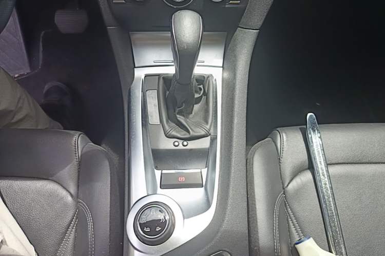 Used DS 6 2014 1.6T Luxury Edition THP160 Gear Lever