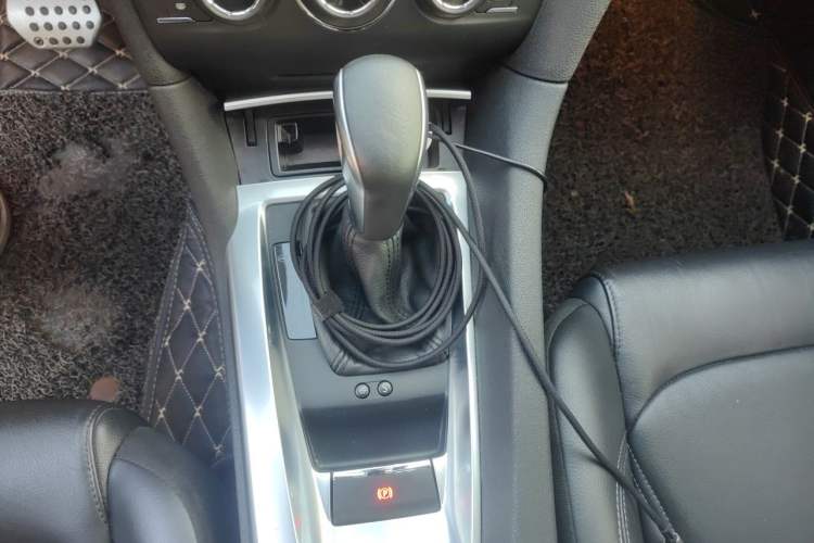 Used DS 6 2014 1.6T Luxury Edition THP160 Gear Lever