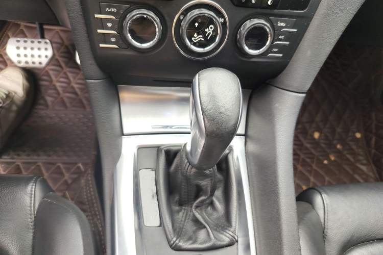 Used DS 6 2014 1.6T Luxury Edition THP200 Gear Lever