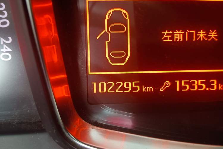 Used DS 6 2014 1.6T Elegant Version THP160 Odometer Close Up