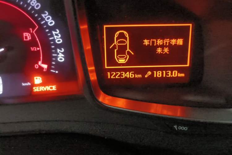 Used DS 6 2014 1.6T Luxury Edition THP160 Odometer Close Up