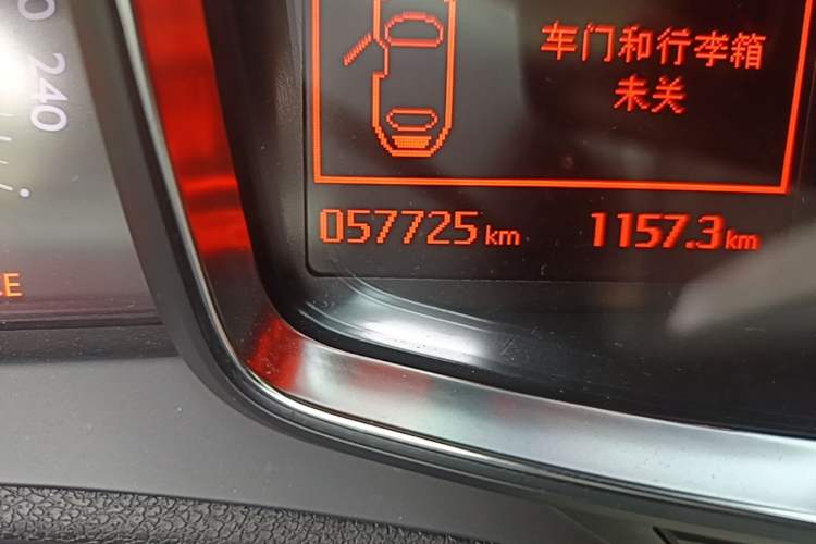 Used DS 6 2014 1.6T Luxury Edition THP160 Odometer Close Up