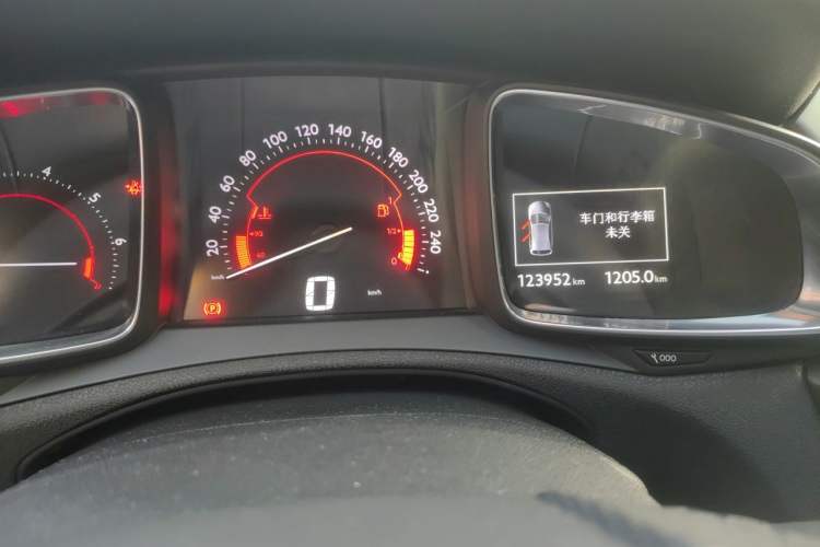 Used DS 6 2014 1.6T Luxury Edition THP160 Odometer Close Up