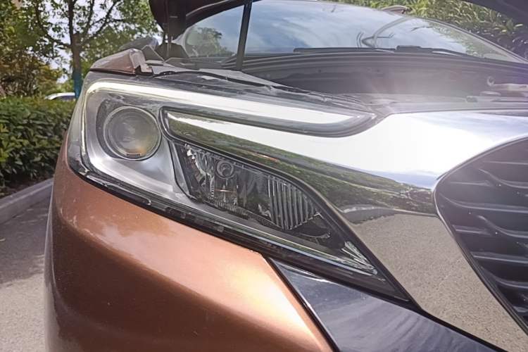 Used DS 6 2014 1.6T Luxury Edition THP160 Right Front Headlight