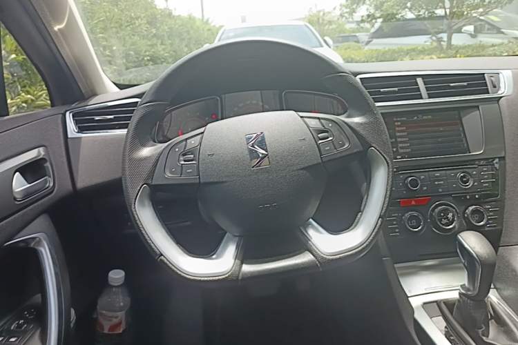 Used DS 6 2014 1.6T Luxury Edition THP160 Steering Wheel