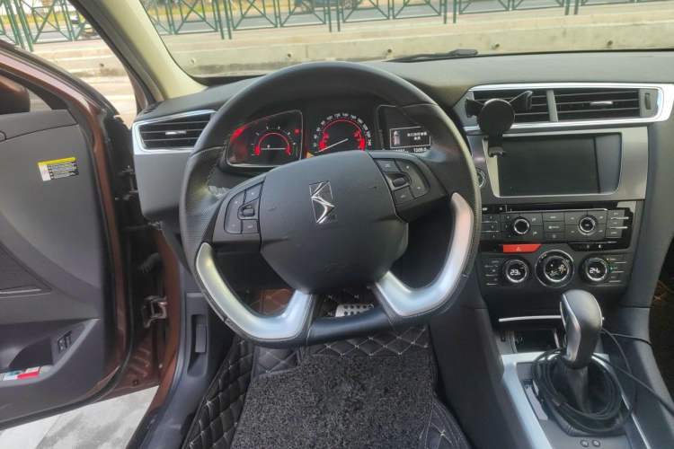 Used DS 6 2014 1.6T Luxury Edition THP160 Steering Wheel
