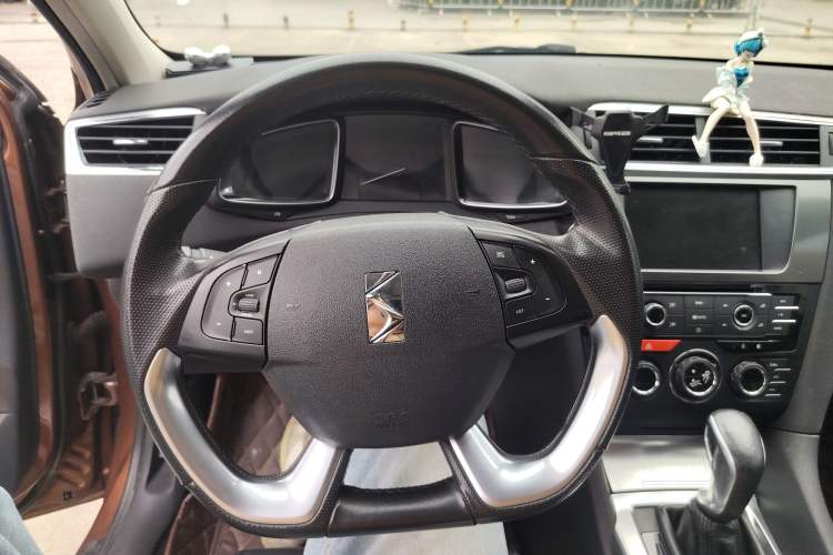 Used DS 6 2014 1.6T Luxury Edition THP200 Steering Wheel
