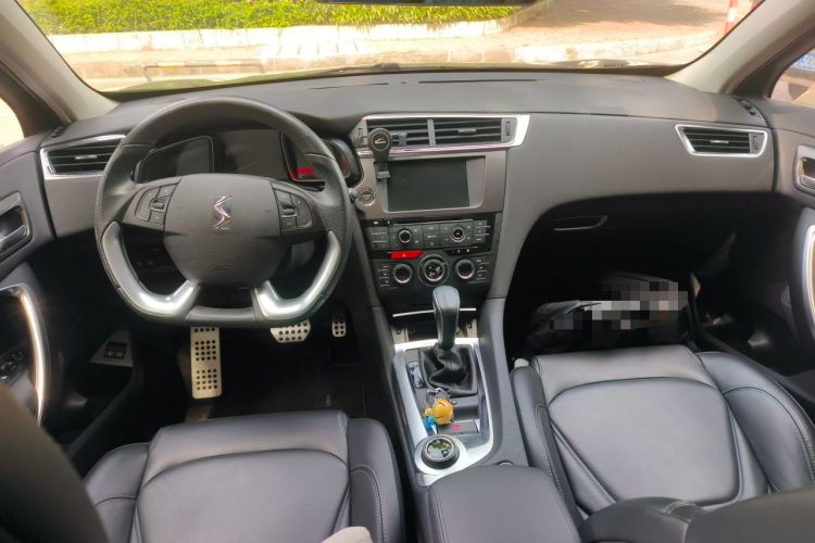 Used DS 6 2014 1.6T Luxury Edition THP200 Center Console