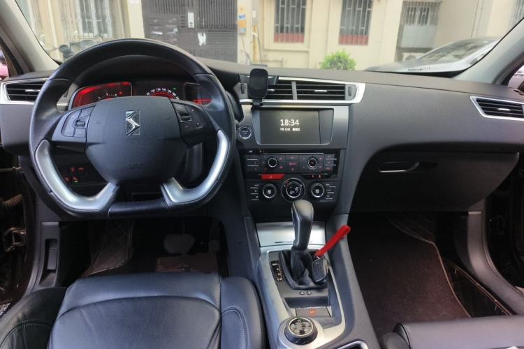 Used DS 6 2014 1.6T Luxury Edition THP160 Center Console