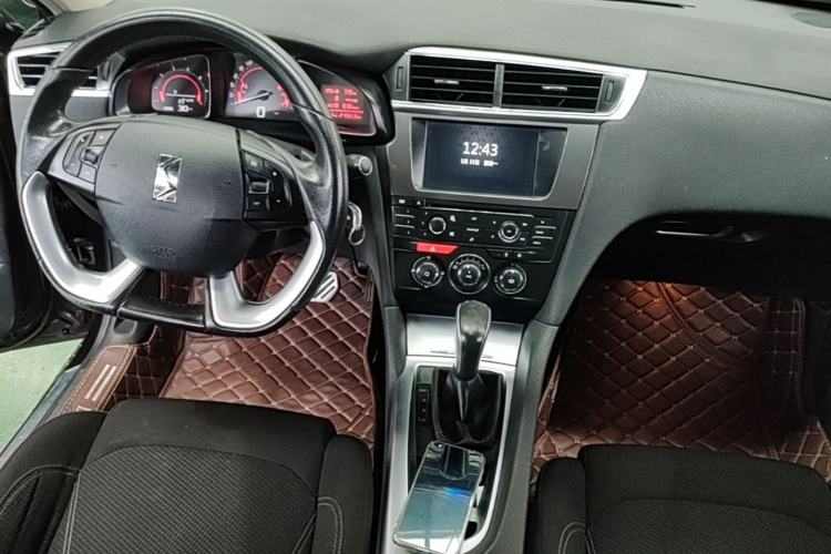 Used DS 6 2014 1.6T Elegant Version THP160 Center Console