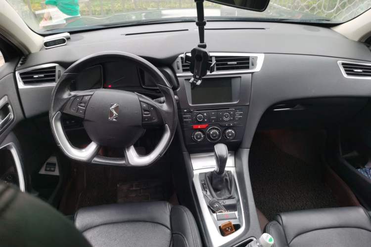 Used DS 6 2014 1.6T Elegant Version THP160 Center Console