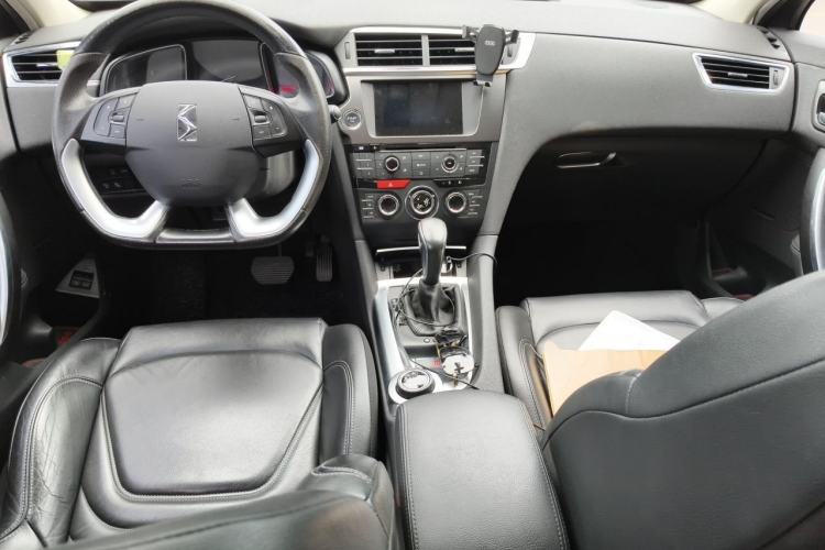 Used DS 6 2014 1.6T Luxury Edition THP160 Center Console