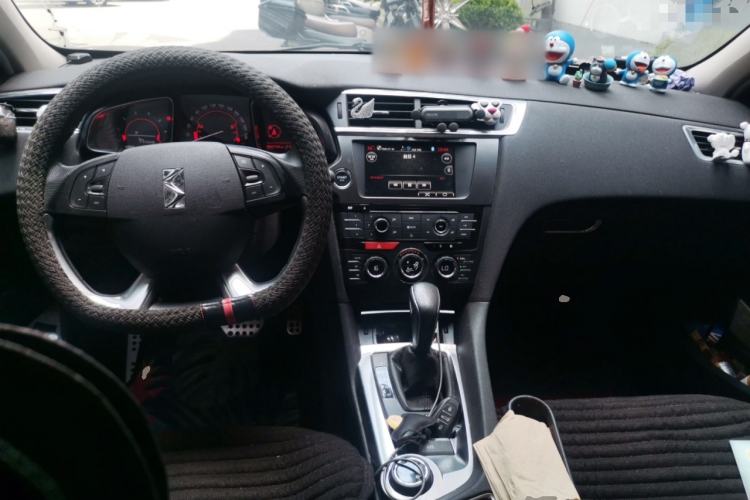 Used DS 6 2014 1.6T Luxury Edition THP200 Center Console