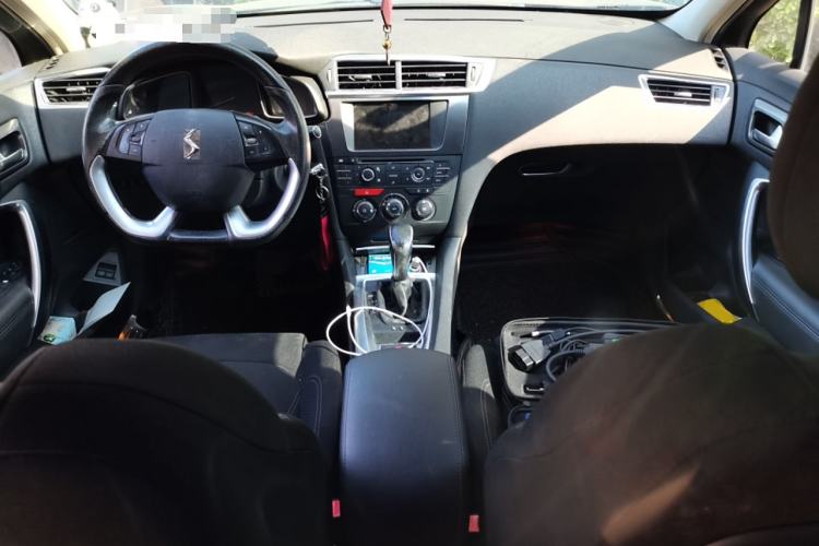 Used DS 6 2014 1.6T Elegant Version THP160 Center Console