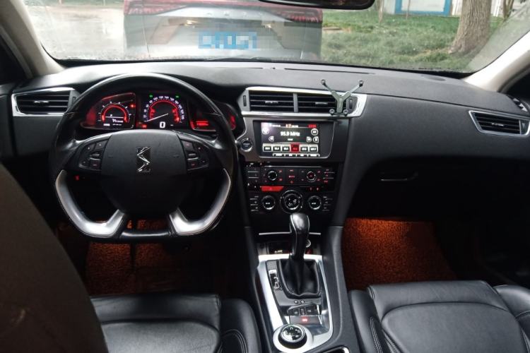 Used DS 6 2014 1.6T Luxury Edition THP160 Center Console