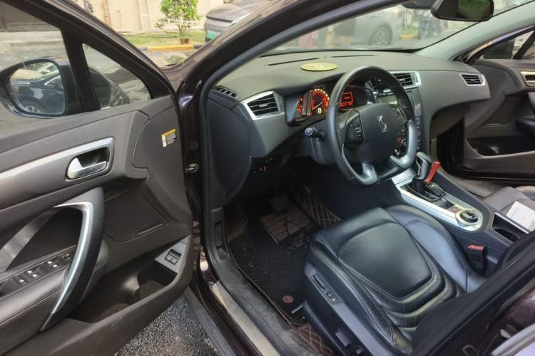 Used DS 6 2014 1.6T Luxury Edition THP160 Driver Seat