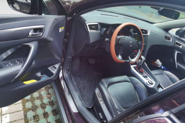 Used DS 6 2014 1.6T Luxury Edition THP160 Driver Seat