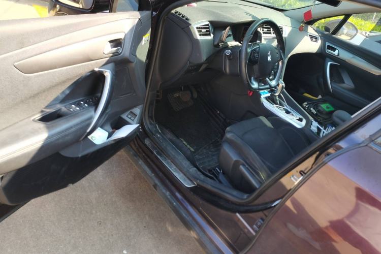 Used DS 6 2014 1.6T Elegant Version THP160 Driver Seat