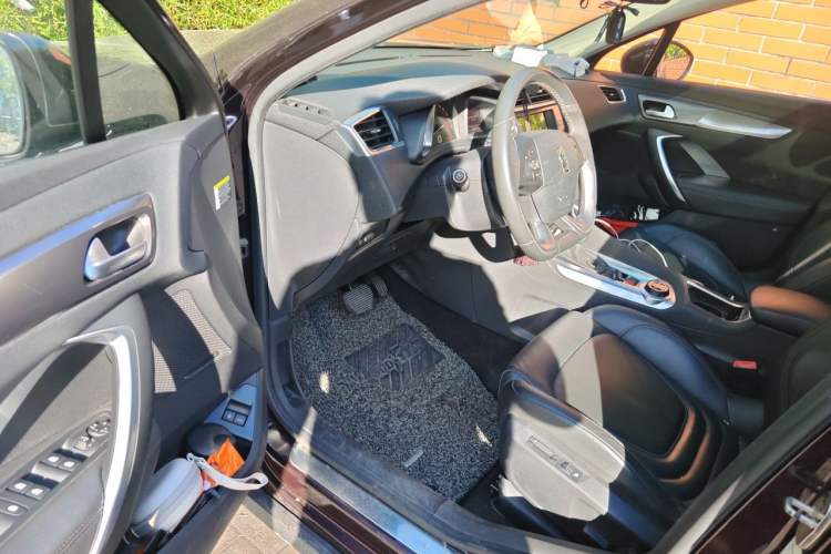 Used DS 6 2014 1.6T Luxury Edition THP160 Driver Seat