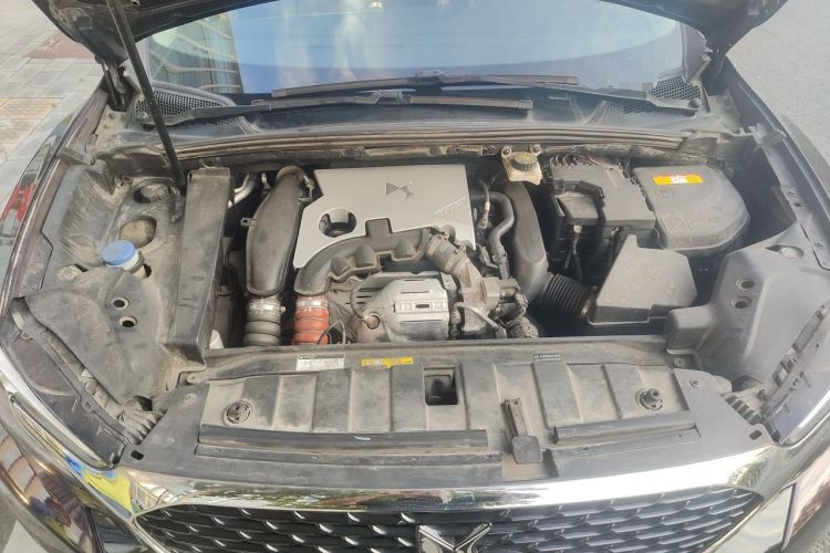 Used DS 6 2014 1.6T Luxury Edition THP160 Engine Bay