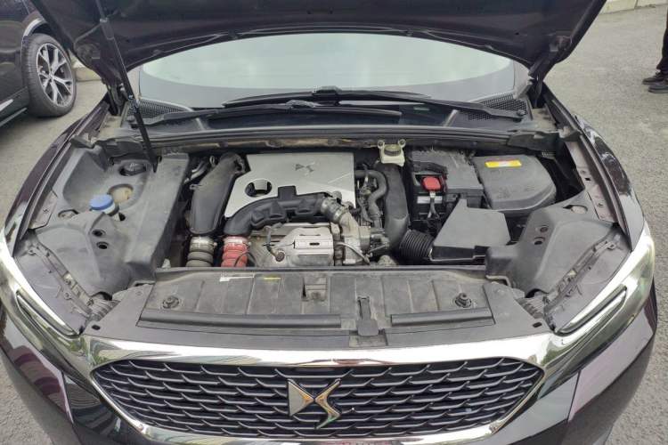 Used DS 6 2014 1.6T Luxury Edition THP160 Engine Bay