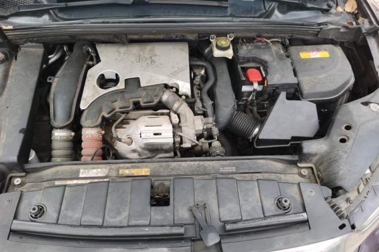 Used DS 6 2014 1.6T Elegant Version THP160 Engine Bay
