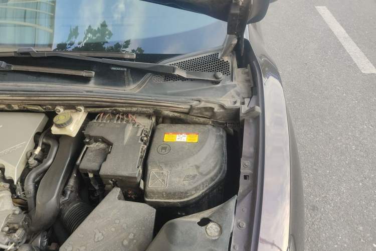 Used DS 6 2014 1.6T Luxury Edition THP160 Engine Bay Left