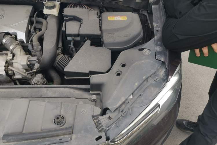 Used DS 6 2014 1.6T Luxury Edition THP160 Engine Bay Left