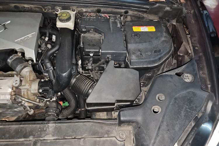 Used DS 6 2014 1.6T Luxury Edition THP160 Engine Bay Left